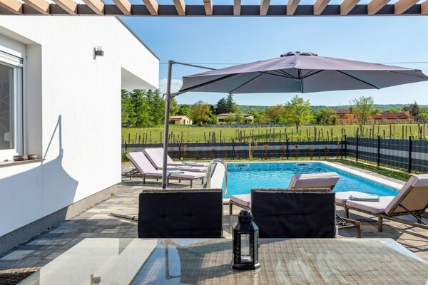 Foto van Blue Lagoon - Privézwembad en bubbelbad - Vakantiehuis in Krsan - Untagged
