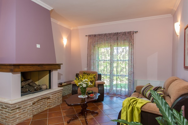 Foto van Villa in Montižana met zwembad bij Mirna - Vakantiehuis in Montižana - LivingRoom
