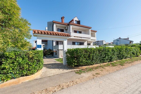 Foto van Appartement/vakantiehuis A6 Villa Falcon vlakbij de zee - Untagged