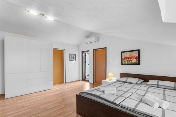 Foto van Appartement/vakantiehuis A6 Villa Falcon vlakbij de zee - Untagged