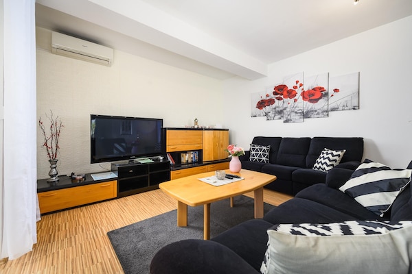 Foto van Gezellige villa met uitzicht - Vakantiehuis in Rojci - LivingRoom