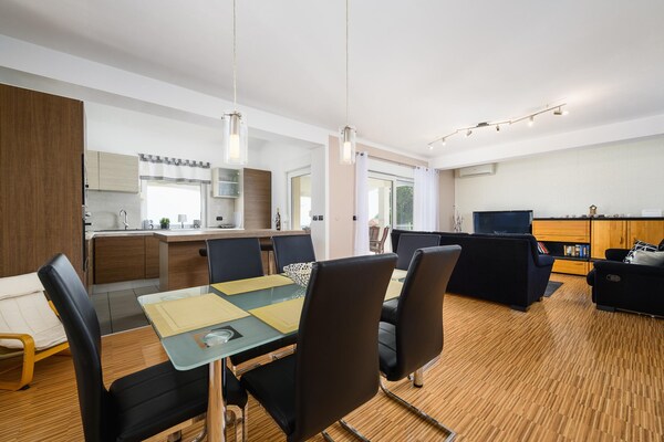Foto van Gezellige villa met uitzicht - Vakantiehuis in Rojci - DiningRoom