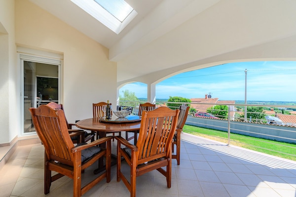 Foto van Gezellige villa met uitzicht - Vakantiehuis in Rojci - TerraceBalcony