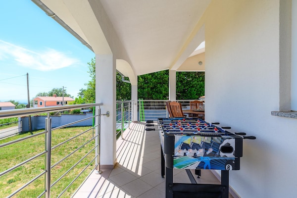 Foto van Gezellige villa met uitzicht - Vakantiehuis in Rojci - TerraceBalcony