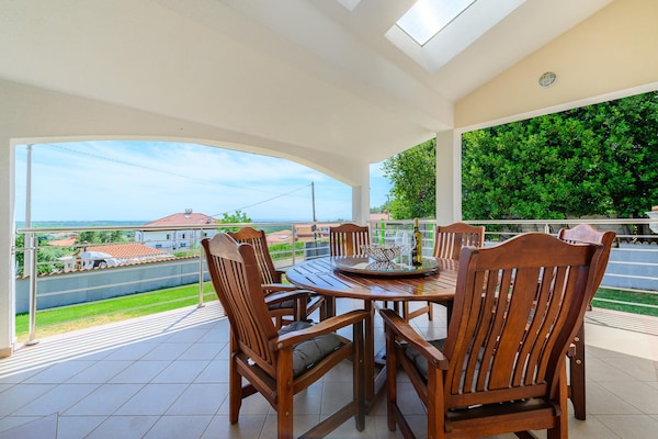 Foto van Gezellige villa met uitzicht - Vakantiehuis in Rojci - TerraceBalcony