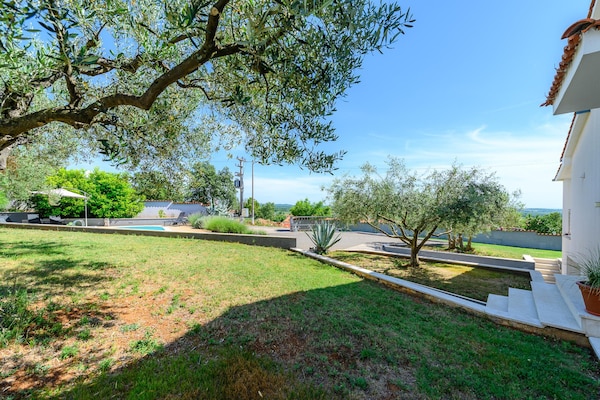 Foto van Gezellige villa met uitzicht - Vakantiehuis in Rojci - GardenSummer