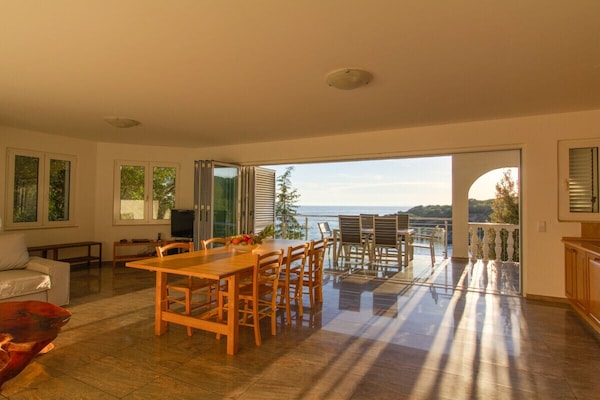 Foto van 1 Villa aan zee - Vakantiehuis in Novalja - Untagged