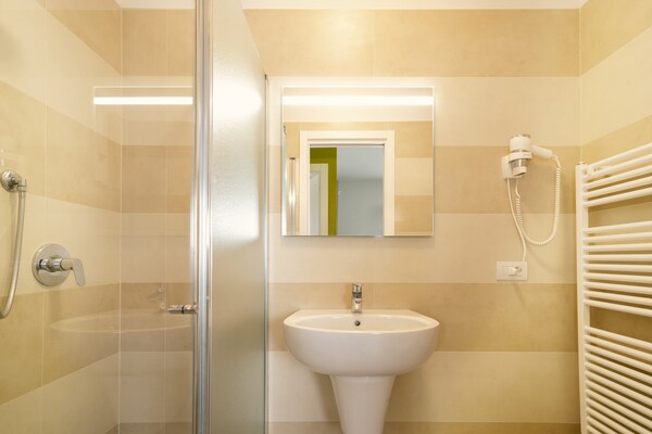 Foto van Residence La Rotonda, Tignale - Vakantiehuis in Tignale - BathRoom