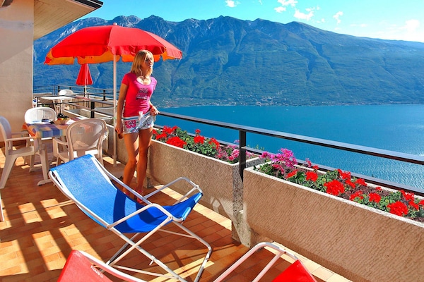 Foto van Residence La Rotonda, Tignale - Vakantiehuis in Tignale - terrace