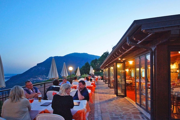 Foto van Residence La Rotonda, Tignale - Vakantiehuis in Tignale - View