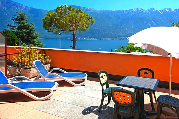 Foto van Residence La Rotonda, Tignale - Vakantiehuis in Tignale - terrace