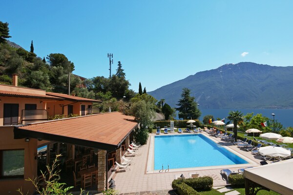 Foto van Residence La Rotonda, Tignale - Vakantiehuis in Tignale - Pool