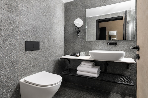 Foto van Brut Seafront Hotel By Sunday - Deluxe familiekamer voor 4 personen - BathRoom