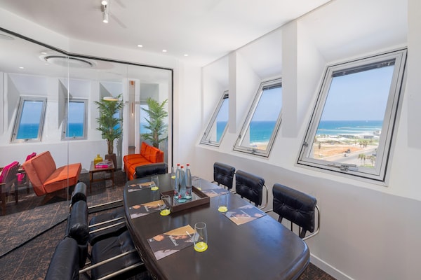 Foto van Brut Seafront Hotel By Sunday - Deluxe familiekamer voor 4 personen - HotelFacilitiesAndServices