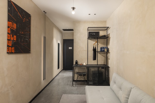 Foto van Brut Seafront Hotel by Sunday- Deluxe Vierpersoonskamer met balkon - LivingRoom