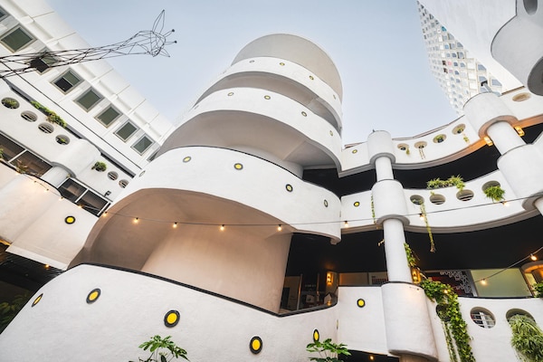 Foto van Brut Seafront Hotel by Sunday- Deluxe Vierpersoonskamer met balkon - HotelExteriorSummer