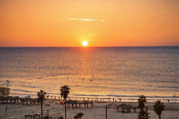 Foto van Brut Seafront Hotel by Sunday- Deluxe Vierpersoonskamer met balkon - AreaSummer5KM