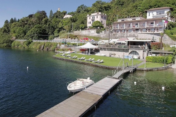 Foto van Residentie Casa & Vela met privéstrand in Oggebbio - WaterView