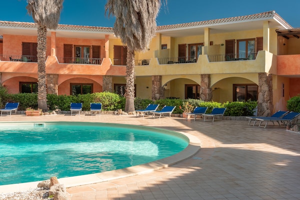 Foto van Residence met gemeenschappelijk zwembad in Palau - Vakantiehuis in Palau (SS) - PoolOfHouse