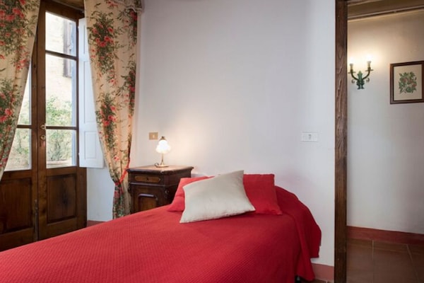Foto van Vakantiehuis in Pergine Valdarno met Zwembad - Vakantiehuis in Pergine Valdarno - BedRoom