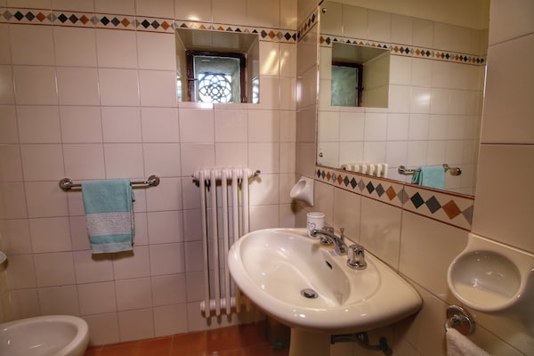 Foto van Vakantiehuis in Pergine Valdarno met Zwembad - Vakantiehuis in Pergine Valdarno - BathRoom