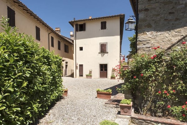 Foto van Vakantiehuis in Pergine Valdarno met Zwembad - Vakantiehuis in Pergine Valdarno - ExteriorSummer