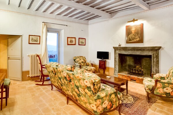 Foto van Villa in Rome met zwembad en Tiberzicht - Vakantiehuis in Sermugnano - LivingRoom