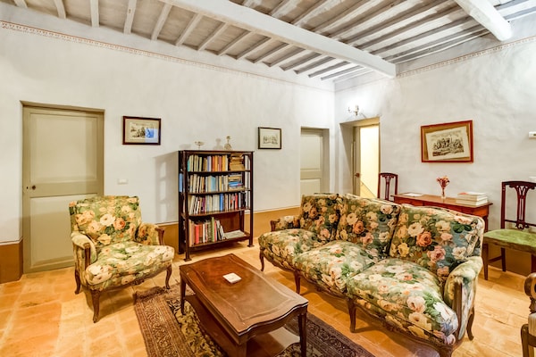 Foto van Villa in Rome met zwembad en Tiberzicht - Vakantiehuis in Sermugnano - LivingRoom