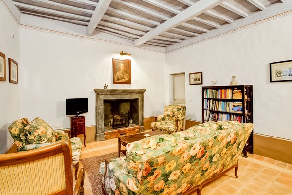 Foto van Villa in Rome met zwembad en Tiberzicht - Vakantiehuis in Sermugnano - LivingRoom