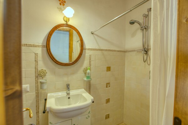 Foto van Vakantiehuis in Assisi met verwarmd zwembad - Vakantiehuis in Assisi - BathRoom