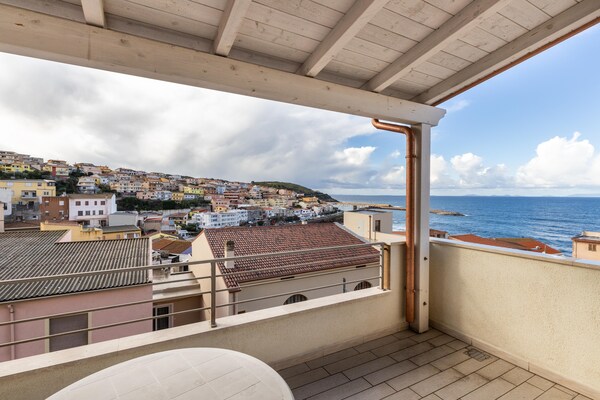 Foto van Appartement met terras en uitzicht op zee - Vakantiehuis in Castelsardo - ViewSummer