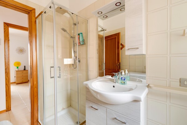 Foto van Vicino al lungomare, con aria condizionata - Vakantiehuis in Alghero - BathRoom