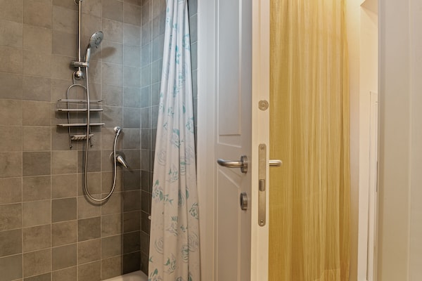 Foto van Ontspannend Bosa-verblijf met veranda - Vakantiehuis in Bosa - BathRoom