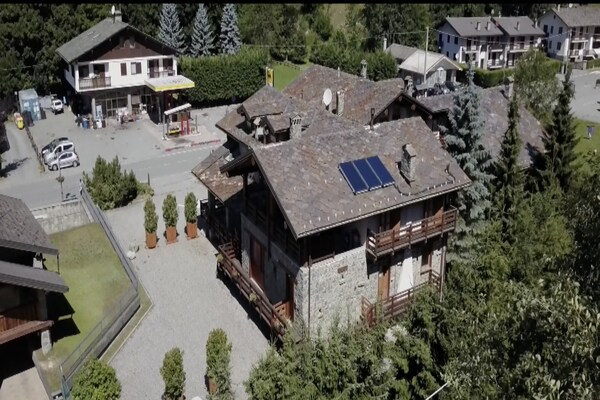 Foto van Appartement in Antey-Saint-André bij Ski - Vakantiehuis in Antey-Saint-Andrè - ExteriorSummer