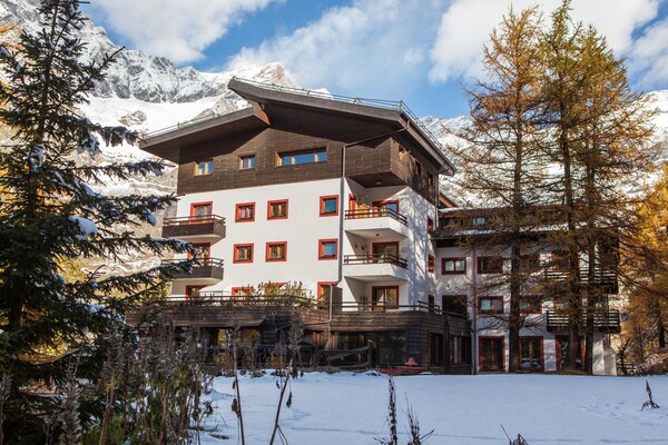 Foto van Skiresort, hellingen van Cervinia - Vakantiehuis in Breuil-Cervinia - ExteriorWinter