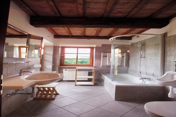 Foto van Landhuis in Langhe met Zwembad en Wijnhuis - Vakantiehuis in Bastia Mondovì - BathRoom