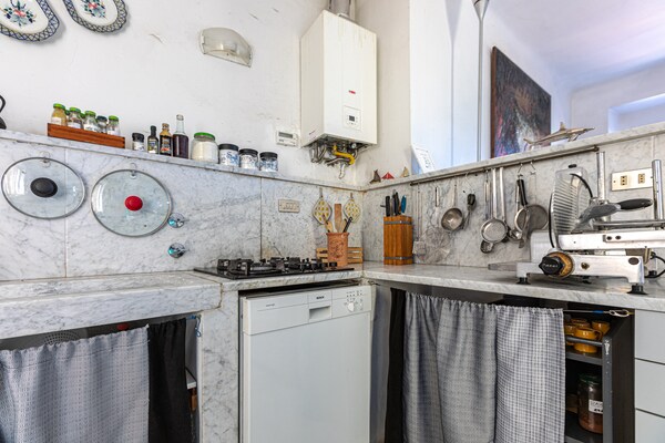 Foto van Luxe huis vlakbij de zee in Lerici - Vakantiehuis in Pugliola, Lerici - Kitchen