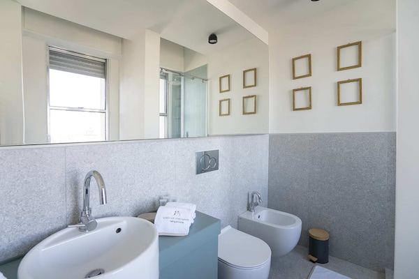 Foto van Apt met uitzicht de skyline in het hart van Milaan - BathRoom