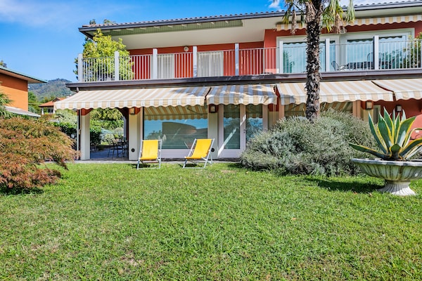 Foto van Zonnige villa met terras - Vakantiehuis in Barasso - ExteriorSummer