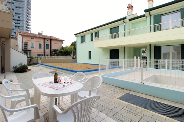 Foto van Gezellig appartement in Jesolo met gedeeld zwembad - TerraceBalcony