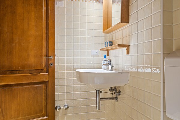 Foto van Vakantiehuis Ca' De' Grimaldi met tuin - Vakantiehuis in Castellarano - BathRoom