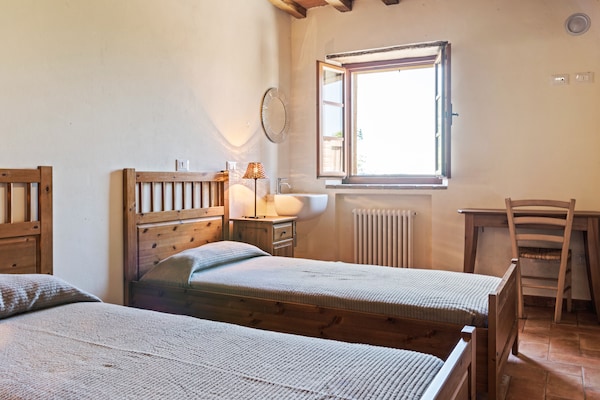 Foto van Vakantiehuis Ca' De' Grimaldi met tuin - Vakantiehuis in Castellarano - BedRoom