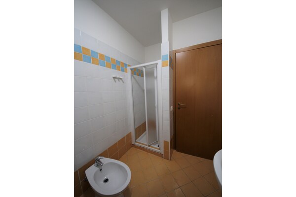 Foto van Familieverblijf in Rosolina Mare vlakbij zee - Vakantiehuis in Rosolina Mare RO - BathRoom