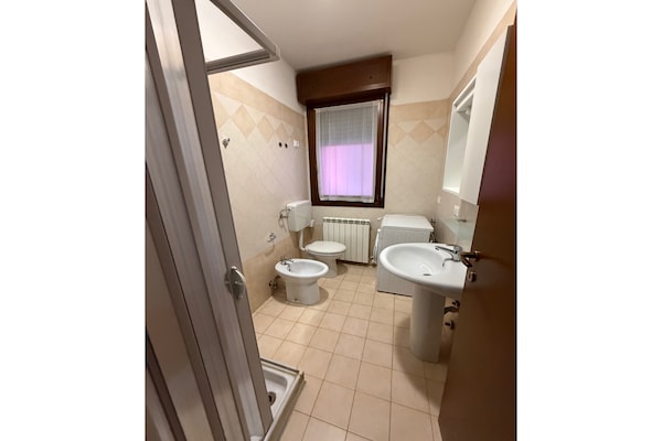 Foto van Rosolina Mare Centraal Appartement met Zwembad - Vakantiehuis in Rosolina Mare - BathRoom