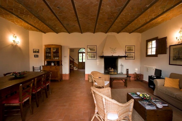 Foto van Ruim huis met zwembad - Vakantiehuis in Brisighella - LivingRoom