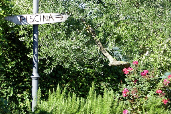 Foto van Vakantiehuis in Montecarelli met Zwembad - Vakantiehuis in Montecarelli - GardenSummer