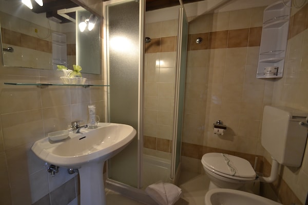 Foto van Romola Retreat: Toscaanse ontsnapping - Vakantiehuis in Montaione - BathRoom