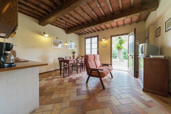 Foto van Gezellig vakantiehuis met zwembad met bubbelbad en kinderbad - LivingRoom