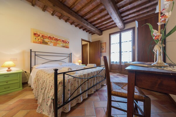 Foto van Gezellig vakantiehuis met zwembad met bubbelbad en kinderbad - BedRoom