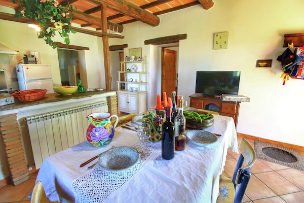 Foto van Opvallende boerderij, Ortignano - Vakantiehuis in Ortignano - DiningRoom